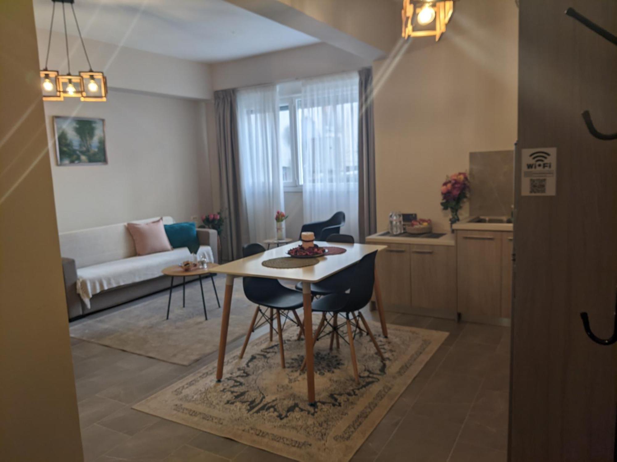 Aristo Central Apartments อิโออันนินา ภายนอก รูปภาพ