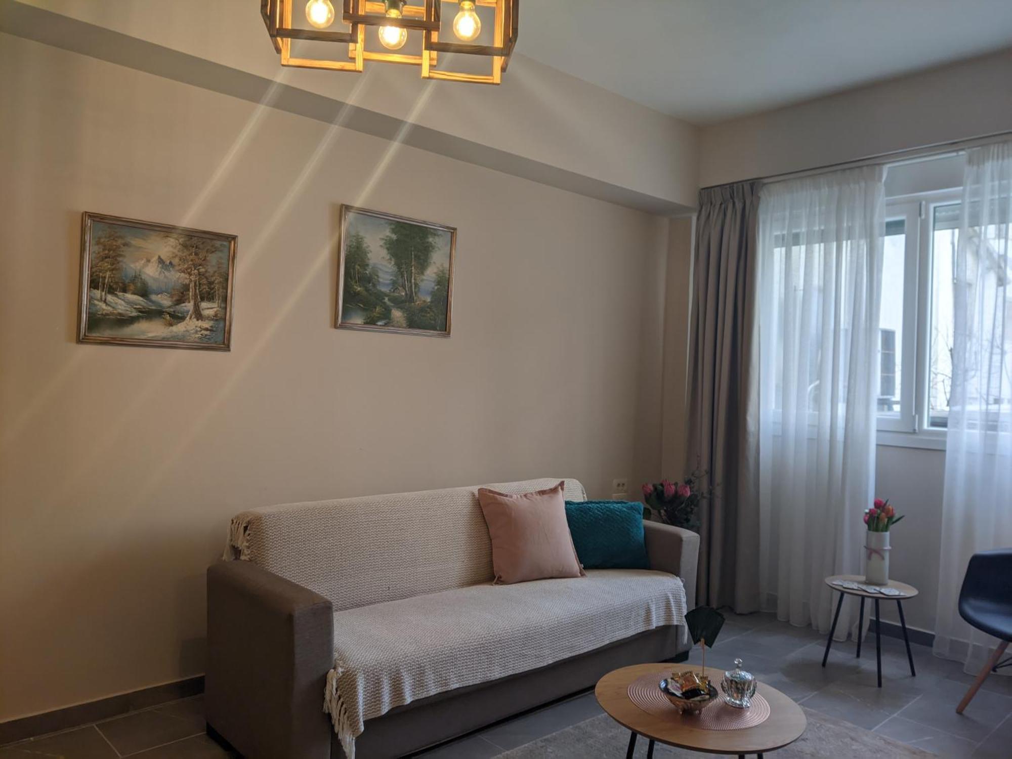 Aristo Central Apartments อิโออันนินา ภายนอก รูปภาพ